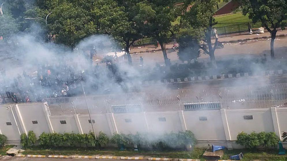 সচিবালয়ের সামনে শিক্ষার্থীদের সঙ্গে আইনশৃঙ্খলা বাহিনীর সংঘর্ষ, আহত অন্তত ৫০