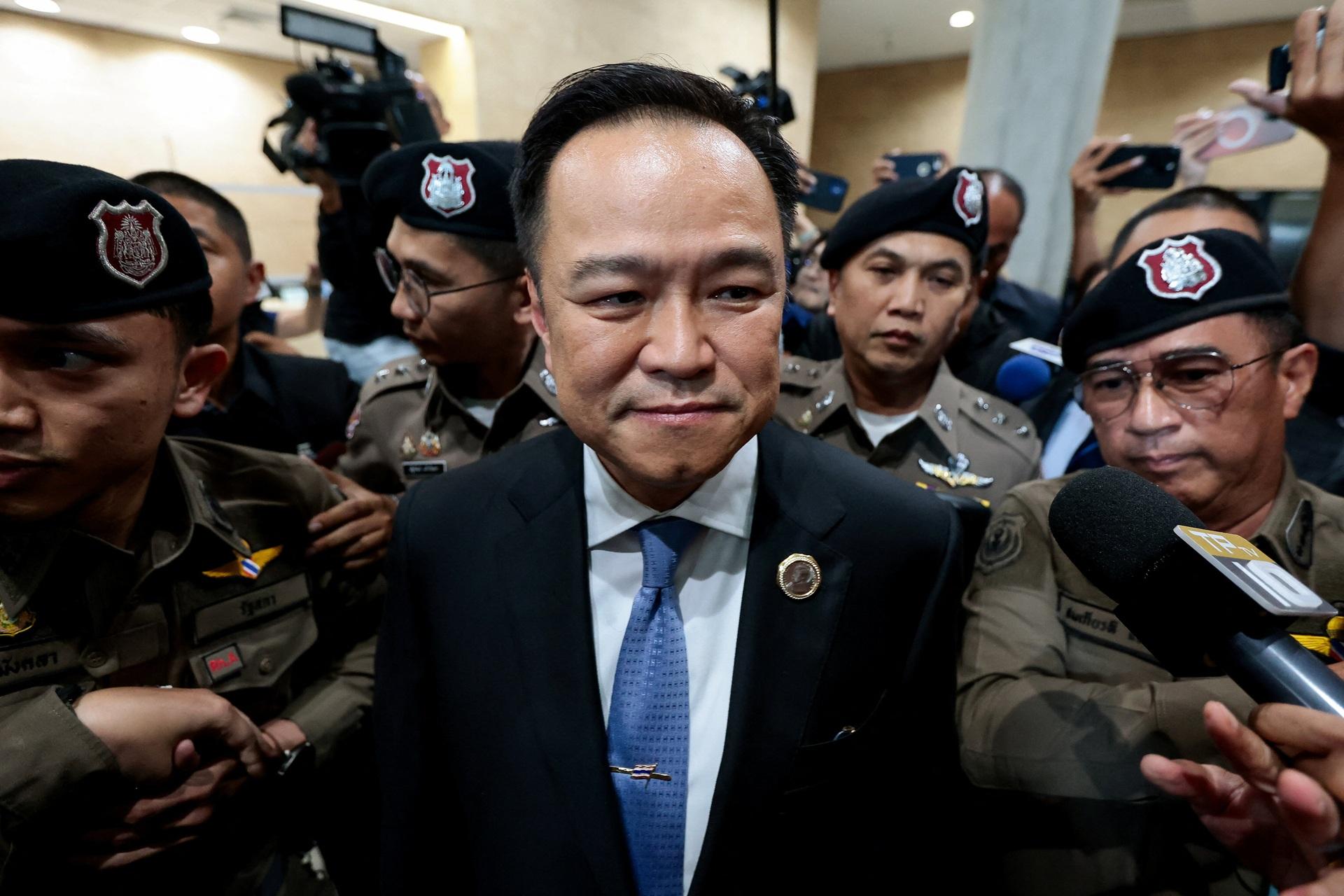 দুই বছরে তৃতীয় প্রধানমন্ত্রী পেল থাইল্যান্ড, দায়িত্বে ব্যবসায়ী আনুতিন