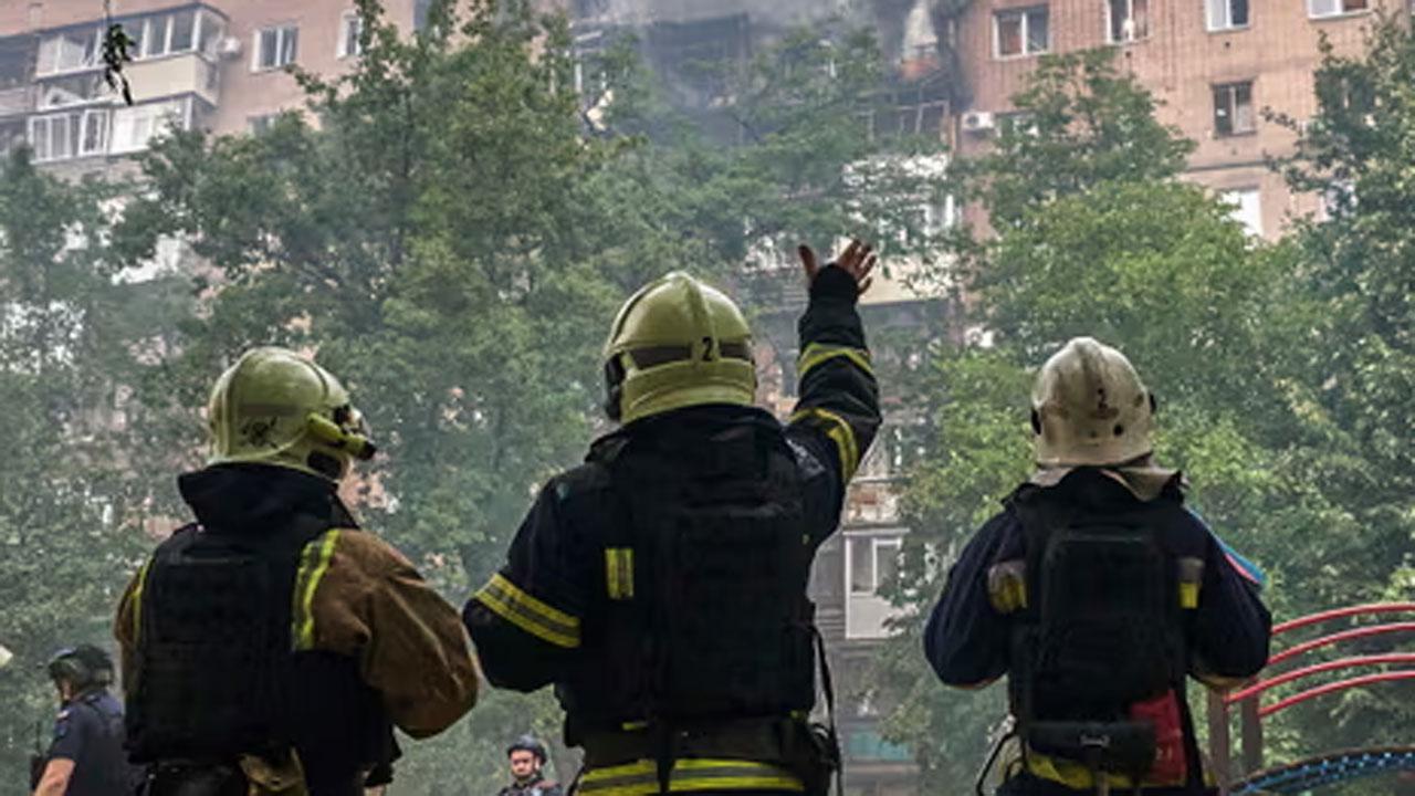 ইউক্রেনে অস্ত্র সহায়তা স্থগিত যুক্তরাষ্ট্রের