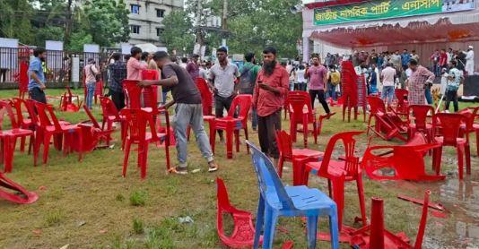 গোপালগঞ্জে এনসিপি'র মঞ্চে হামলা, ভাঙচুর