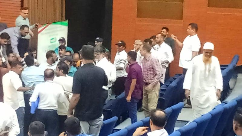 ব্রাহ্মণবাড়িয়া-২ ও ৩ আসনের সীমানা শুনানিতে বিএনপির দুই গ্রুপের মধ্যে হাতাহাতি