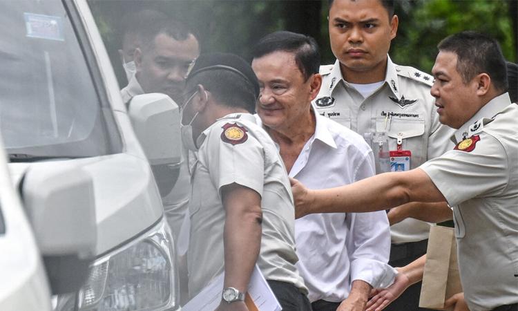 কারাগারে রাত কাটালেন সাবেক থাই প্রধানমন্ত্রী